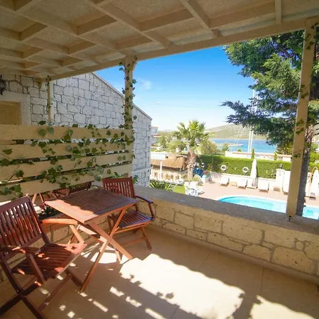 宾馆 阿拉恰特码头皇宮民宿