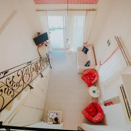 阿拉恰特码头皇宮民宿 2*