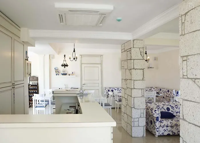 Marina Palace 2* Alacati