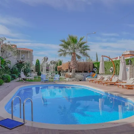 Marina Palace 2*