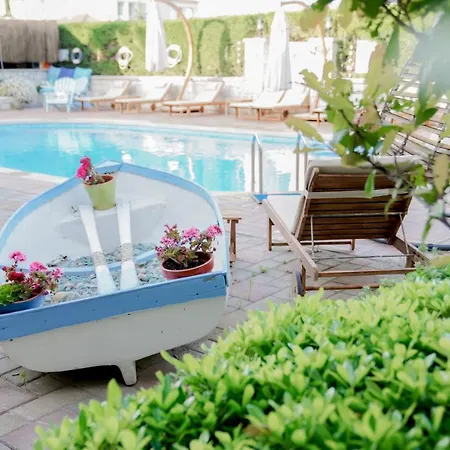 Marina Palace Inn 2*