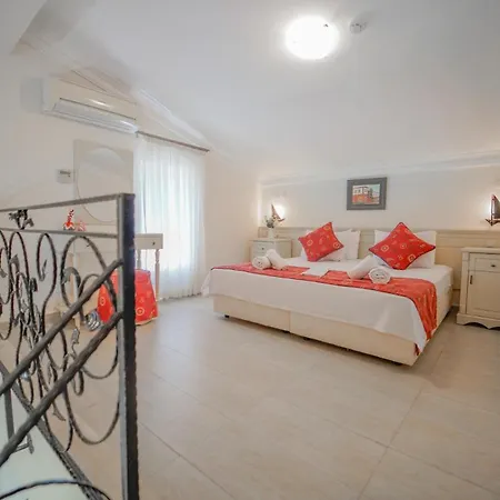 Marina Palace Inn Alaçatı