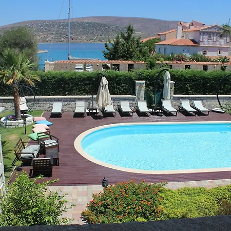 Marina Palace Inn
