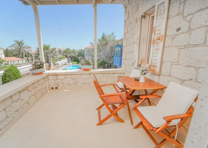 阿拉恰特码头皇宮民宿 2*