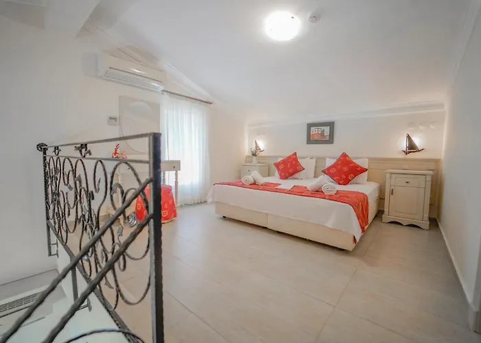 Marina Palace Penzion Alaçatı